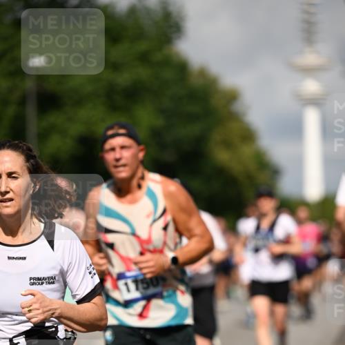 29.06.2025 - hella hamburg halbmarathon Dr. Thomas Lammeyer http://msf.ph/oto/8374506 29.06.2025 09:58:16 Kennedybrücke 1119, 1342, 1399, 1750, 1942, 2020, 2222, 2367, 2442, 2470, 2561, 2670, 2816, 2889, 3562, 4017, 4029, 4816, 5020, 5447, 5706, 5884, 6290, 6630, 6819, 6978, 6991, 7087, 7274, 7297, 7709, 8142, 8374, 8482, 8576, 8698, 8916, 9051, 9463, 9710, 9924, 10057, 10529, 11125, 11422 meine-sportfotos.de
