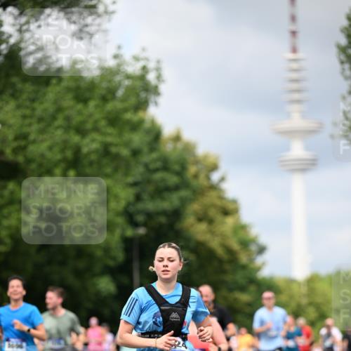 29.06.2025 - hella hamburg halbmarathon Dr. Thomas Lammeyer http://msf.ph/oto/8374520 29.06.2025 10:42:19 Kennedybrücke 1394, 1475, 1578, 1901, 1985, 2124, 3010, 3246, 3286, 3633, 3635, 3636, 3880, 4414, 4921, 5139, 5790, 5875, 6697, 7148, 7244, 7629, 8539, 8696, 9391, 9524, 10025, 10146, 11087, 11152, 11164 meine-sportfotos.de