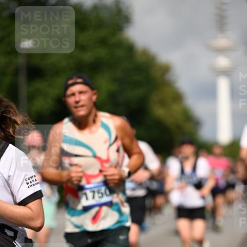 29.06.2025 - hella hamburg halbmarathon Dr. Thomas Lammeyer http://msf.ph/oto/8374532 29.06.2025 09:58:16 Kennedybrücke 1119, 1342, 1399, 1750, 1942, 2020, 2222, 2367, 2442, 2470, 2561, 2670, 2816, 2889, 3562, 4017, 4029, 4816, 5020, 5447, 5706, 5884, 6290, 6630, 6819, 6978, 6991, 7087, 7274, 7297, 7709, 8142, 8374, 8482, 8576, 8698, 8916, 9051, 9463, 9710, 9924, 10057, 10529, 11125, 11422 meine-sportfotos.de