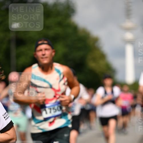 29.06.2025 - hella hamburg halbmarathon Dr. Thomas Lammeyer http://msf.ph/oto/8374562 29.06.2025 09:58:16 Kennedybrücke 1119, 1342, 1399, 1750, 1942, 2020, 2222, 2367, 2442, 2470, 2561, 2670, 2816, 2889, 3562, 4017, 4029, 4816, 5020, 5447, 5706, 5884, 6290, 6630, 6819, 6978, 6991, 7087, 7274, 7297, 7709, 8142, 8374, 8482, 8576, 8698, 8916, 9051, 9463, 9710, 9924, 10057, 10529, 11125, 11422 meine-sportfotos.de