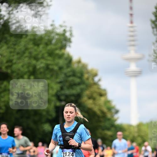 29.06.2025 - hella hamburg halbmarathon Dr. Thomas Lammeyer http://msf.ph/oto/8374580 29.06.2025 10:42:19 Kennedybrücke 1394, 1475, 1578, 1901, 1985, 2124, 3010, 3246, 3286, 3633, 3635, 3636, 3880, 4414, 4921, 5139, 5790, 5875, 6697, 7148, 7244, 7629, 8539, 8696, 9391, 9524, 10025, 10146, 11087, 11152, 11164 meine-sportfotos.de