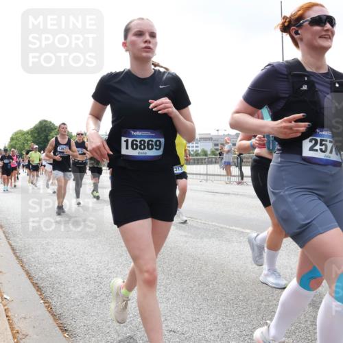 29.06.2025 - hella hamburg halbmarathon Lena Gebhardt http://msf.ph/oto/8374591 29.06.2025 10:39:56 Lombardsbrücke 1262, 612, 16869, 313, 257, 1664, 1058, 1076, 1291, 1586, 1691, 1899, 2019, 2254, 2313, 2578, 2866, 2888, 2976, 3046, 3515, 3607, 3808, 3882, 3883, 3884, 4173, 4298, 4471, 4609, 4752, 5045, 5229, 5263, 5654, 5701, 5877, 5901, 6097, 6321, 6427, 6428, 6548, 6698, 6719, 6726, 6739, 6750, 6890, 6920, 7045, 7053, 7125, 7199, 7429, 7455, 7456, 8107, 8612, 8995, 9569, 9698, 9747, 9777, 10441 meine-sportfotos.de