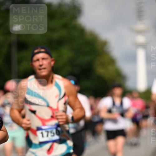 29.06.2025 - hella hamburg halbmarathon Dr. Thomas Lammeyer http://msf.ph/oto/8374608 29.06.2025 09:58:16 Kennedybrücke 1119, 1342, 1399, 1750, 1942, 2020, 2222, 2367, 2442, 2470, 2561, 2670, 2816, 2889, 3562, 4017, 4029, 4816, 5020, 5447, 5706, 5884, 6290, 6630, 6819, 6978, 6991, 7087, 7274, 7297, 7709, 8142, 8374, 8482, 8576, 8698, 8916, 9051, 9463, 9710, 9924, 10057, 10529, 11125, 11422 meine-sportfotos.de
