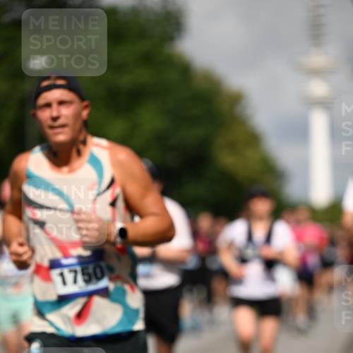 29.06.2025 - hella hamburg halbmarathon Dr. Thomas Lammeyer http://msf.ph/oto/8374634 29.06.2025 09:58:16 Kennedybrücke 1119, 1342, 1399, 1750, 1942, 2020, 2222, 2367, 2442, 2470, 2561, 2670, 2816, 2889, 3562, 4017, 4029, 4816, 5020, 5447, 5706, 5884, 6290, 6630, 6819, 6978, 6991, 7087, 7274, 7297, 7709, 8142, 8374, 8482, 8576, 8698, 8916, 9051, 9463, 9710, 9924, 10057, 10529, 11125, 11422 meine-sportfotos.de