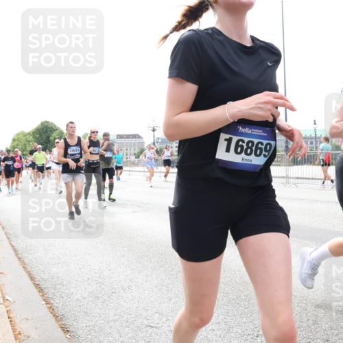 29.06.2025 - hella hamburg halbmarathon Lena Gebhardt http://msf.ph/oto/8374668 29.06.2025 10:39:56 Lombardsbrücke 12631, 86127, 16869, 119, 1058, 1076, 1291, 1586, 1691, 1899, 2019, 2254, 2313, 2578, 2866, 2888, 2976, 3046, 3515, 3607, 3808, 3882, 3883, 3884, 4173, 4298, 4471, 4609, 4752, 5045, 5229, 5263, 5654, 5701, 5877, 5901, 6097, 6321, 6427, 6428, 6548, 6698, 6719, 6726, 6739, 6750, 6890, 6920, 7045, 7053, 7125, 7199, 7429, 7455, 7456, 8107, 8612, 8995, 9569, 9698, 9747, 9777, 10441 meine-sportfotos.de