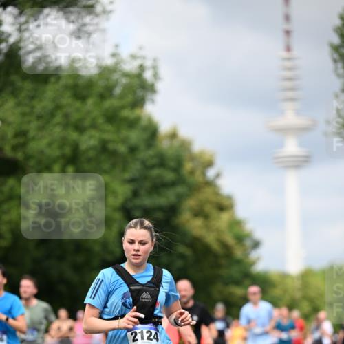 29.06.2025 - hella hamburg halbmarathon Dr. Thomas Lammeyer http://msf.ph/oto/8374671 29.06.2025 10:42:19 Kennedybrücke 1394, 1475, 1578, 1901, 1985, 2124, 3010, 3246, 3286, 3633, 3635, 3636, 3880, 4414, 4921, 5139, 5790, 5875, 6697, 7148, 7244, 7629, 8539, 8696, 9391, 9524, 10025, 10146, 11087, 11152, 11164 meine-sportfotos.de