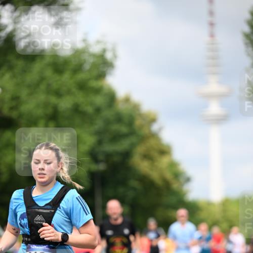 29.06.2025 - hella hamburg halbmarathon Dr. Thomas Lammeyer http://msf.ph/oto/8374714 29.06.2025 10:42:21 Kennedybrücke 1394, 1578, 1791, 1901, 1985, 2124, 3010, 3246, 3286, 3633, 3635, 3636, 3716, 3880, 4414, 4921, 5139, 5713, 5790, 5875, 6697, 6930, 7148, 7244, 7629, 8539, 8615, 8696, 9391, 9524, 10025, 10146, 11087, 11152, 11164 meine-sportfotos.de