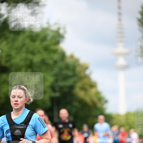 29.06.2025 - hella hamburg halbmarathon Dr. Thomas Lammeyer http://msf.ph/oto/8374730 29.06.2025 10:42:21 Kennedybrücke 1394, 1578, 1791, 1901, 1985, 2124, 3010, 3246, 3286, 3633, 3635, 3636, 3716, 3880, 4414, 4921, 5139, 5713, 5790, 5875, 6697, 6930, 7148, 7244, 7629, 8539, 8615, 8696, 9391, 9524, 10025, 10146, 11087, 11152, 11164 meine-sportfotos.de