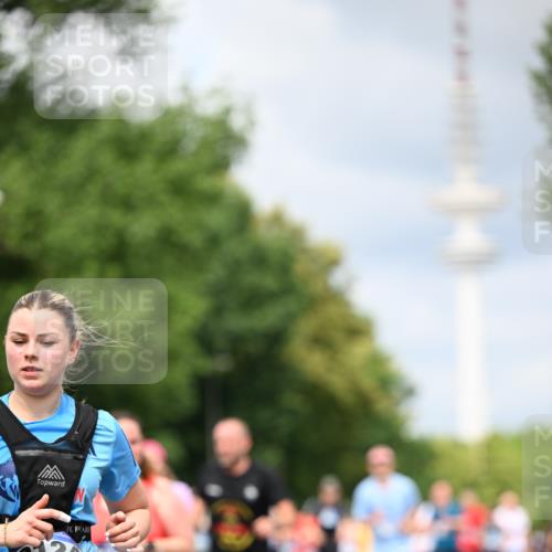 29.06.2025 - hella hamburg halbmarathon Dr. Thomas Lammeyer http://msf.ph/oto/8374742 29.06.2025 10:42:21 Kennedybrücke 1394, 1578, 1791, 1901, 1985, 2124, 3010, 3246, 3286, 3633, 3635, 3636, 3716, 3880, 4414, 4921, 5139, 5713, 5790, 5875, 6697, 6930, 7148, 7244, 7629, 8539, 8615, 8696, 9391, 9524, 10025, 10146, 11087, 11152, 11164 meine-sportfotos.de