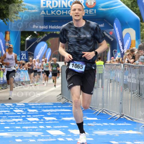 29.06.2025 - hella hamburg halbmarathon Strokosch-Dieckow http://msf.ph/oto/8374749 29.06.2025 10:26:45 Ziel 1065, 5344, 10848, 19076 meine-sportfotos.de