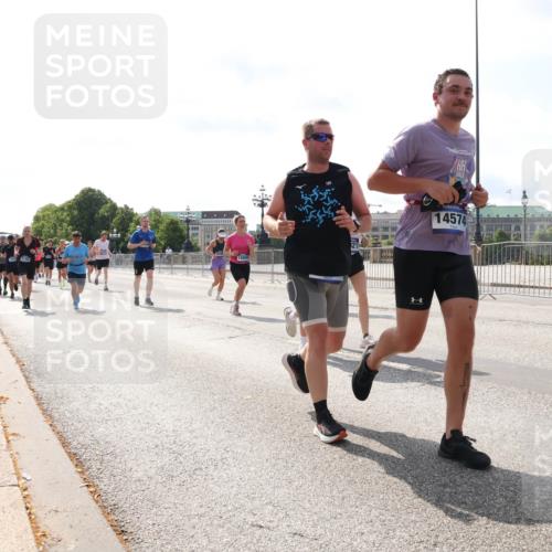 29.06.2025 - hella hamburg halbmarathon Lena Gebhardt http://msf.ph/oto/8374785 29.06.2025 10:02:23 Lombardsbrücke 2142, 14574, 1128, 1254, 1364, 1432, 1453, 1702, 1733, 2142, 2322, 2323, 2685, 2712, 2819, 3169, 3225, 3780, 3976, 4066, 4286, 4985, 5742, 5763, 6166, 6295, 6322, 6327, 6595, 6708, 6860, 7031, 7049, 7189, 7223, 7243, 7323, 7869, 7888, 8003, 8364, 8662, 8749, 9020, 9021, 9131, 9156, 9353, 9554, 9741, 9928, 9986, 10177, 10295, 10539, 10866, 11191, 11515, 11554, 11670, 11702, 11782, 11871, 11938, 12315, 12316, 12491, 14471, 14660, 14677, 16420 meine-sportfotos.de