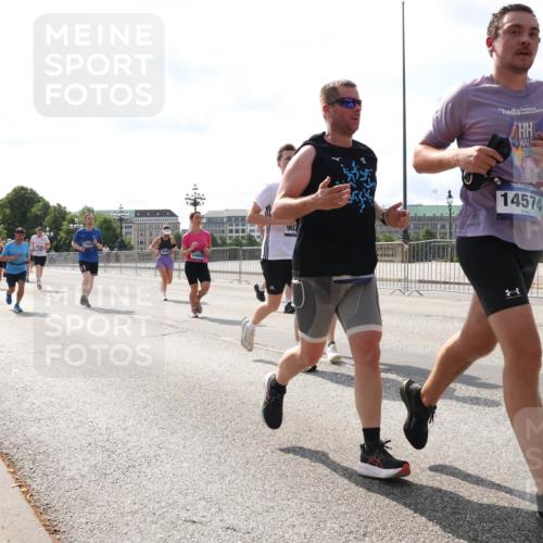 29.06.2025 - hella hamburg halbmarathon Lena Gebhardt http://msf.ph/oto/8374831 29.06.2025 10:02:24 Lombardsbrücke 2142, 15008, 902, 14574, 1128, 1254, 1364, 1432, 1453, 1702, 1733, 2142, 2322, 2323, 2685, 2712, 2819, 3169, 3225, 3780, 3976, 4066, 4286, 4985, 5763, 6166, 6295, 6322, 6327, 6708, 6860, 7031, 7049, 7189, 7223, 7243, 7323, 7869, 7888, 8003, 8364, 8662, 8749, 9020, 9021, 9131, 9156, 9353, 9554, 9741, 9928, 9986, 10177, 10295, 10539, 10866, 11191, 11515, 11554, 11670, 11702, 11782, 11871, 11938, 12315, 12316, 12491, 14471, 14660, 14677, 16420 meine-sportfotos.de