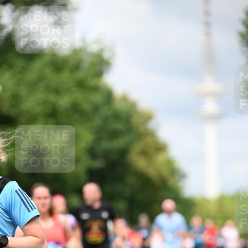 29.06.2025 - hella hamburg halbmarathon Dr. Thomas Lammeyer http://msf.ph/oto/8374840 29.06.2025 10:42:21 Kennedybrücke 1394, 1578, 1791, 1901, 1985, 2124, 3010, 3246, 3286, 3633, 3635, 3636, 3716, 3880, 4414, 4921, 5139, 5713, 5790, 5875, 6697, 6930, 7148, 7244, 7629, 8539, 8615, 8696, 9391, 9524, 10025, 10146, 11087, 11152, 11164 meine-sportfotos.de