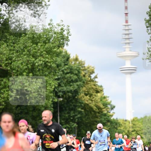 29.06.2025 - hella hamburg halbmarathon Dr. Thomas Lammeyer http://msf.ph/oto/8374929 29.06.2025 10:42:22 Kennedybrücke 1394, 1578, 1791, 1901, 1985, 2124, 3010, 3246, 3286, 3633, 3635, 3636, 3716, 3880, 4414, 4921, 5139, 5713, 5790, 5875, 6697, 6930, 7148, 7244, 7629, 8539, 8615, 8696, 9391, 9524, 10025, 10146, 11087, 11152, 11164 meine-sportfotos.de
