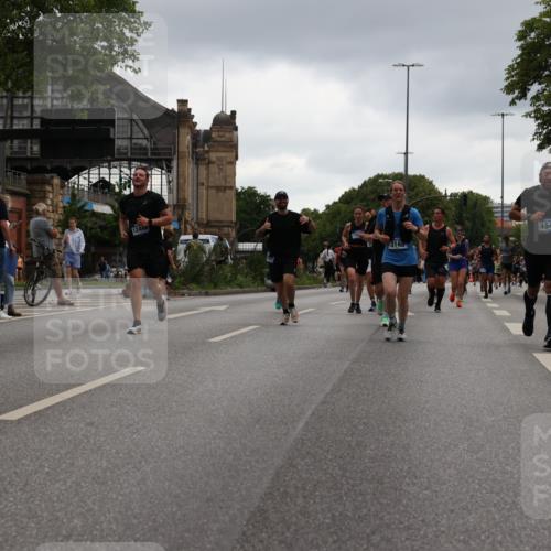 29.06.2025 - hella hamburg halbmarathon Yannick Fuchs http://msf.ph/oto/8374984 29.06.2025 10:54:02 20KM 1019, 1544, 2011, 2091, 2167, 2730, 3169, 3780, 4013, 4379, 5272, 6327, 6470, 7259, 7824, 8749, 9006, 9434, 9741, 10271, 10281, 10301, 12406, 12422, 12446, 13036, 13847, 13993, 14471, 14823, 15083, 15525, 15673, 15901, 16439, 16608, 17860, 18130, 18200, 18202, 18254, 18377, 18624, 18701, 19178 meine-sportfotos.de