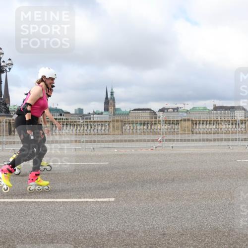 29.06.2025 - hella hamburg halbmarathon Lena Gebhardt http://msf.ph/oto/8375000 29.06.2025 09:13:05 Lombardsbrücke  meine-sportfotos.de