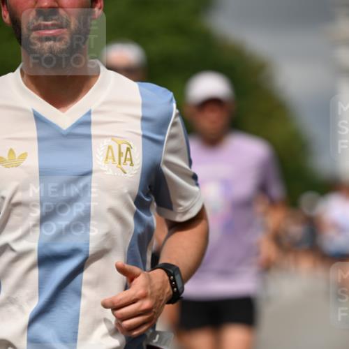 29.06.2025 - hella hamburg halbmarathon Dr. Thomas Lammeyer http://msf.ph/oto/8375026 29.06.2025 10:20:04 Kennedybrücke 1212, 1308, 1651, 2071, 2076, 2436, 2601, 2835, 3167, 4583, 4828, 5046, 5423, 7897, 8057, 8169, 8274, 8554, 8746, 9307, 9601, 9784, 9881, 10292, 10608, 10844, 11113, 11303 meine-sportfotos.de