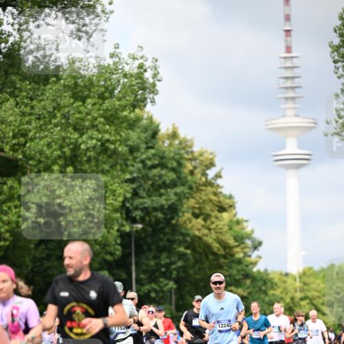 29.06.2025 - hella hamburg halbmarathon Dr. Thomas Lammeyer http://msf.ph/oto/8375033 29.06.2025 10:42:23 Kennedybrücke 1394, 1578, 1791, 1901, 1985, 2124, 3010, 3246, 3286, 3633, 3635, 3636, 3716, 3880, 4414, 4921, 5713, 5790, 5875, 6697, 6930, 7148, 7244, 7552, 7629, 8539, 8615, 8696, 9391, 9524, 10025, 10146, 11087, 11152, 11164 meine-sportfotos.de