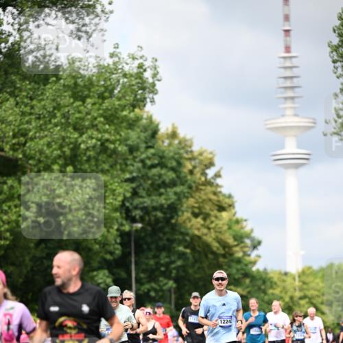 29.06.2025 - hella hamburg halbmarathon Dr. Thomas Lammeyer http://msf.ph/oto/8375045 29.06.2025 10:42:23 Kennedybrücke 1394, 1578, 1791, 1901, 1985, 2124, 3010, 3246, 3286, 3633, 3635, 3636, 3716, 3880, 4414, 4921, 5713, 5790, 5875, 6697, 6930, 7148, 7244, 7552, 7629, 8539, 8615, 8696, 9391, 9524, 10025, 10146, 11087, 11152, 11164 meine-sportfotos.de