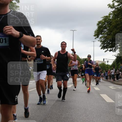 29.06.2025 - hella hamburg halbmarathon Yannick Fuchs http://msf.ph/oto/8375047 29.06.2025 10:54:06 20KM 1019, 1544, 2011, 2091, 2167, 2730, 3169, 3780, 4013, 5272, 6327, 6470, 7259, 8509, 8749, 9006, 9434, 9741, 10271, 10281, 10301, 12422, 12446, 13036, 13847, 13993, 14224, 14471, 14577, 14823, 15083, 15344, 15673, 15901, 16439, 16608, 18130, 18200, 18202, 18254, 18624, 18701, 19178 meine-sportfotos.de