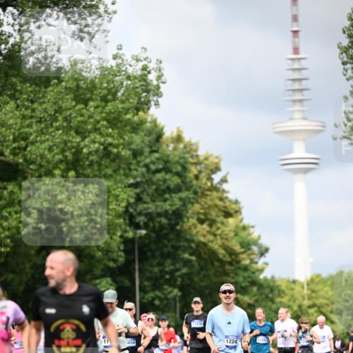 29.06.2025 - hella hamburg halbmarathon Dr. Thomas Lammeyer http://msf.ph/oto/8375065 29.06.2025 10:42:23 Kennedybrücke 1394, 1578, 1791, 1901, 1985, 2124, 3010, 3246, 3286, 3633, 3635, 3636, 3716, 3880, 4414, 4921, 5713, 5790, 5875, 6697, 6930, 7148, 7244, 7552, 7629, 8539, 8615, 8696, 9391, 9524, 10025, 10146, 11087, 11152, 11164 meine-sportfotos.de