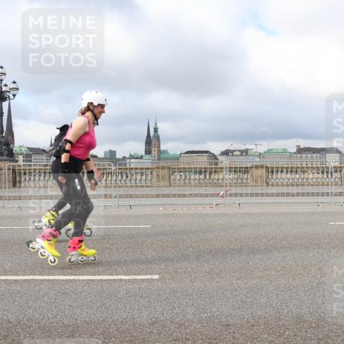 29.06.2025 - hella hamburg halbmarathon Lena Gebhardt http://msf.ph/oto/8375082 29.06.2025 09:13:05 Lombardsbrücke  meine-sportfotos.de