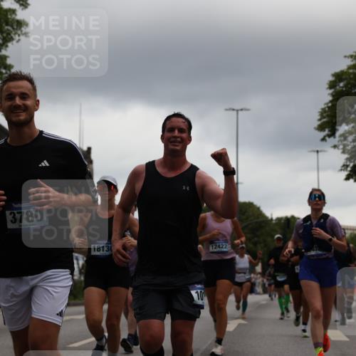 29.06.2025 - hella hamburg halbmarathon Yannick Fuchs http://msf.ph/oto/8375097 29.06.2025 10:54:07 20KM 1019, 1544, 2011, 2091, 2167, 2730, 3169, 3780, 4013, 5272, 6327, 6470, 7259, 8509, 8749, 9006, 9434, 9741, 10271, 10281, 10301, 12422, 12446, 13036, 13847, 13993, 14224, 14471, 14577, 14823, 15083, 15344, 15673, 15901, 16439, 16608, 18130, 18200, 18202, 18254, 18624, 18701, 19178 meine-sportfotos.de