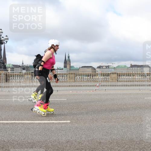 29.06.2025 - hella hamburg halbmarathon Lena Gebhardt http://msf.ph/oto/8375122 29.06.2025 09:13:05 Lombardsbrücke  meine-sportfotos.de