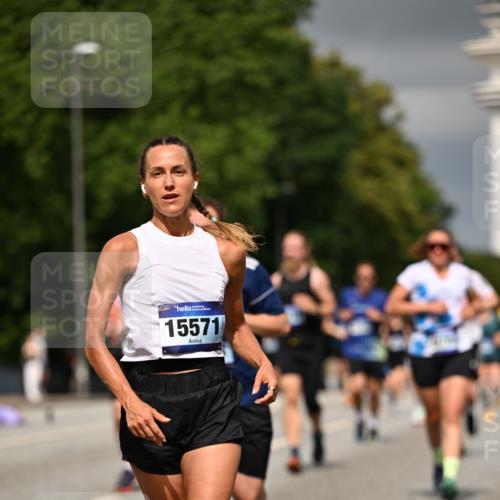 29.06.2025 - hella hamburg halbmarathon Dr. Thomas Lammeyer http://msf.ph/oto/8375130 29.06.2025 10:20:06 Kennedybrücke 1212, 1308, 1651, 2071, 2076, 2436, 2601, 2835, 3167, 4583, 4828, 5046, 5423, 7897, 8057, 8169, 8274, 8554, 8746, 9307, 9601, 9784, 9802, 9881, 10107, 10183, 10292, 10844, 11113, 11303 meine-sportfotos.de
