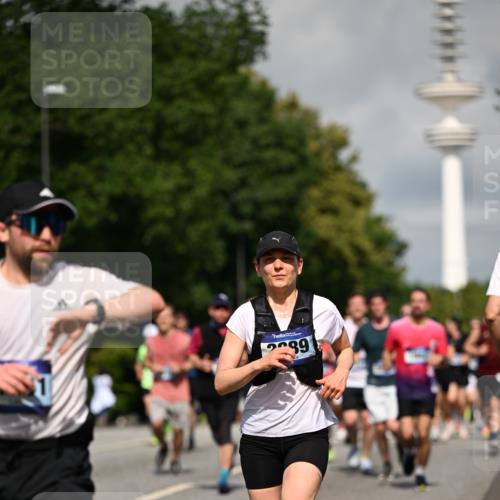 29.06.2025 - hella hamburg halbmarathon Dr. Thomas Lammeyer http://msf.ph/oto/8375154 29.06.2025 09:58:18 Kennedybrücke 1119, 1342, 1399, 1750, 1817, 1942, 2020, 2222, 2367, 2442, 2470, 2561, 2670, 2816, 2889, 3562, 4017, 4029, 4816, 5020, 5447, 5706, 5884, 6290, 6819, 6978, 6991, 7087, 7274, 7297, 7335, 7709, 8142, 8374, 8482, 8576, 8698, 8916, 8981, 9038, 9051, 9463, 9710, 9924, 10057, 10529, 11125, 11422 meine-sportfotos.de