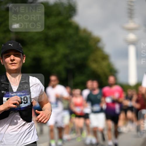 29.06.2025 - hella hamburg halbmarathon Dr. Thomas Lammeyer http://msf.ph/oto/8375236 29.06.2025 09:58:19 Kennedybrücke 1119, 1342, 1399, 1750, 1817, 1942, 2020, 2222, 2367, 2442, 2470, 2561, 2670, 2816, 2889, 3562, 4017, 4029, 4816, 5020, 5447, 5706, 5884, 6290, 6819, 6978, 6991, 7087, 7274, 7297, 7335, 7709, 7908, 8142, 8374, 8482, 8576, 8698, 8916, 8981, 9038, 9051, 9463, 9710, 9924, 10057, 10529, 11125, 11422 meine-sportfotos.de