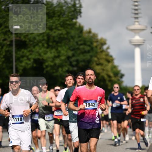 29.06.2025 - hella hamburg halbmarathon Dr. Thomas Lammeyer http://msf.ph/oto/8375310 29.06.2025 09:58:21 Kennedybrücke 1119, 1342, 1399, 1750, 1817, 1942, 2020, 2222, 2367, 2442, 2470, 2561, 2670, 2816, 2889, 2955, 3562, 4017, 4029, 4816, 5020, 5447, 5706, 5884, 6290, 6819, 6978, 6991, 7087, 7274, 7297, 7335, 7908, 8142, 8374, 8482, 8698, 8916, 8981, 9038, 9051, 9710, 9924, 10057, 10529, 11125, 11422 meine-sportfotos.de
