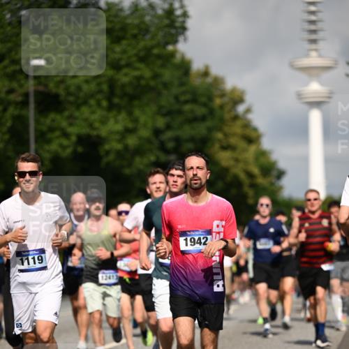 29.06.2025 - hella hamburg halbmarathon Dr. Thomas Lammeyer http://msf.ph/oto/8375328 29.06.2025 09:58:21 Kennedybrücke 1119, 1342, 1399, 1750, 1817, 1942, 2020, 2222, 2367, 2442, 2470, 2561, 2670, 2816, 2889, 2955, 3562, 4017, 4029, 4816, 5020, 5447, 5706, 5884, 6290, 6819, 6978, 6991, 7087, 7274, 7297, 7335, 7908, 8142, 8374, 8482, 8698, 8916, 8981, 9038, 9051, 9710, 9924, 10057, 10529, 11125, 11422 meine-sportfotos.de