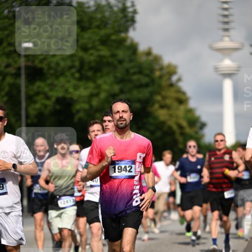 29.06.2025 - hella hamburg halbmarathon Dr. Thomas Lammeyer http://msf.ph/oto/8375380 29.06.2025 09:58:21 Kennedybrücke 1119, 1342, 1399, 1750, 1817, 1942, 2020, 2222, 2367, 2442, 2470, 2561, 2670, 2816, 2889, 2955, 3562, 4017, 4029, 4816, 5020, 5447, 5706, 5884, 6290, 6819, 6978, 6991, 7087, 7274, 7297, 7335, 7908, 8142, 8374, 8482, 8698, 8916, 8981, 9038, 9051, 9710, 9924, 10057, 10529, 11125, 11422 meine-sportfotos.de