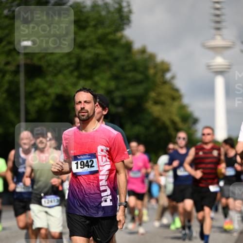 29.06.2025 - hella hamburg halbmarathon Dr. Thomas Lammeyer http://msf.ph/oto/8375394 29.06.2025 09:58:22 Kennedybrücke 1119, 1342, 1399, 1750, 1817, 1942, 2020, 2222, 2367, 2442, 2470, 2561, 2670, 2816, 2889, 2955, 3562, 4017, 4029, 4816, 5020, 5447, 5706, 5884, 6290, 6819, 6978, 6991, 7087, 7274, 7297, 7335, 7908, 8142, 8374, 8482, 8698, 8916, 8981, 9038, 9051, 9710, 9924, 10057, 11125, 11422 meine-sportfotos.de