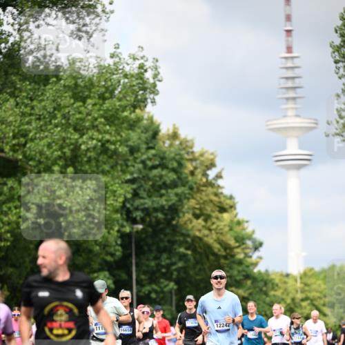 29.06.2025 - hella hamburg halbmarathon Dr. Thomas Lammeyer http://msf.ph/oto/8375442 29.06.2025 10:42:23 Kennedybrücke 1394, 1578, 1791, 1901, 1985, 2124, 3010, 3246, 3286, 3633, 3635, 3636, 3716, 3880, 4414, 4921, 5713, 5790, 5875, 6697, 6930, 7148, 7244, 7552, 7629, 8539, 8615, 8696, 9391, 9524, 10025, 10146, 11087, 11152, 11164 meine-sportfotos.de