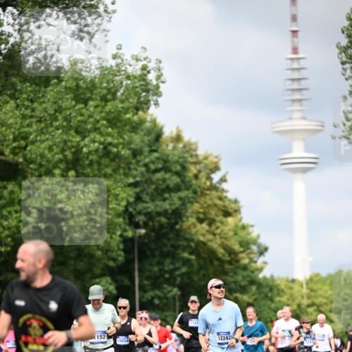 29.06.2025 - hella hamburg halbmarathon Dr. Thomas Lammeyer http://msf.ph/oto/8375479 29.06.2025 10:42:23 Kennedybrücke 1394, 1578, 1791, 1901, 1985, 2124, 3010, 3246, 3286, 3633, 3635, 3636, 3716, 3880, 4414, 4921, 5713, 5790, 5875, 6697, 6930, 7148, 7244, 7552, 7629, 8539, 8615, 8696, 9391, 9524, 10025, 10146, 11087, 11152, 11164 meine-sportfotos.de