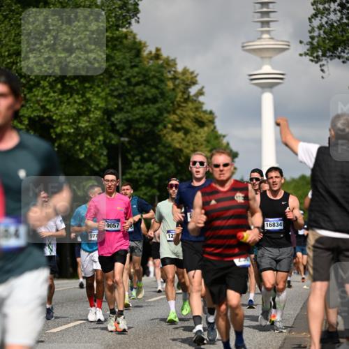 29.06.2025 - hella hamburg halbmarathon Dr. Thomas Lammeyer http://msf.ph/oto/8375492 29.06.2025 09:58:23 Kennedybrücke 1119, 1342, 1399, 1750, 1817, 1942, 2020, 2222, 2367, 2442, 2470, 2561, 2670, 2816, 2889, 2955, 3562, 4017, 4029, 4816, 5020, 5447, 5706, 5884, 6290, 6819, 6978, 6991, 7087, 7274, 7297, 7335, 7508, 7908, 8142, 8374, 8482, 8698, 8916, 8981, 9038, 9051, 9710, 9924, 9931, 10057, 11125, 11422 meine-sportfotos.de