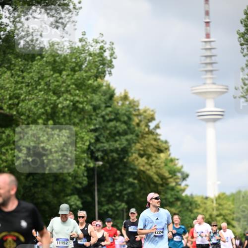 29.06.2025 - hella hamburg halbmarathon Dr. Thomas Lammeyer http://msf.ph/oto/8375524 29.06.2025 10:42:23 Kennedybrücke 1394, 1578, 1791, 1901, 1985, 2124, 3010, 3246, 3286, 3633, 3635, 3636, 3716, 3880, 4414, 4921, 5713, 5790, 5875, 6697, 6930, 7148, 7244, 7552, 7629, 8539, 8615, 8696, 9391, 9524, 10025, 10146, 11087, 11152, 11164 meine-sportfotos.de