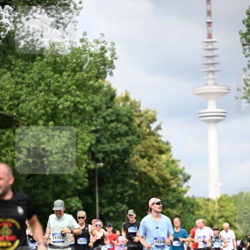 29.06.2025 - hella hamburg halbmarathon Dr. Thomas Lammeyer http://msf.ph/oto/8375537 29.06.2025 10:42:24 Kennedybrücke 1394, 1578, 1791, 1901, 1985, 2124, 3010, 3246, 3286, 3633, 3635, 3636, 3716, 3880, 4414, 4921, 5713, 5790, 5875, 6697, 6930, 7148, 7244, 7371, 7552, 7629, 8539, 8615, 8696, 9391, 9524, 10025, 10146, 11087, 11152, 11164 meine-sportfotos.de
