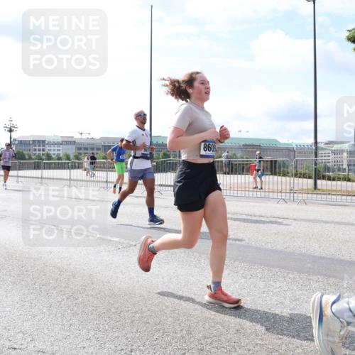 29.06.2025 - hella hamburg halbmarathon Lena Gebhardt http://msf.ph/oto/8375541 29.06.2025 10:15:10 Lombardsbrücke 8609, 997, 1071, 1296, 1379, 1524, 1575, 1745, 2046, 2140, 2281, 2601, 2690, 2720, 3025, 3454, 3507, 3509, 3513, 3650, 3691, 3844, 4495, 4641, 5271, 5608, 5800, 5981, 5986, 6181, 6248, 6317, 6935, 7195, 7439, 7452, 7809, 7810, 7881, 8055, 8237, 8239, 8256, 8275, 8522, 8563, 8609, 8755, 8854, 9113, 9173, 9307, 9423, 9556, 9709, 9847, 9911, 9975, 9997, 10391, 10589, 10717, 10858, 10963, 11271, 11598, 12457, 12521, 13197, 13453, 13500, 15150, 15740 meine-sportfotos.de