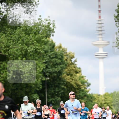 29.06.2025 - hella hamburg halbmarathon Dr. Thomas Lammeyer http://msf.ph/oto/8375545 29.06.2025 10:42:24 Kennedybrücke 1394, 1578, 1791, 1901, 1985, 2124, 3010, 3246, 3286, 3633, 3635, 3636, 3716, 3880, 4414, 4921, 5713, 5790, 5875, 6697, 6930, 7148, 7244, 7371, 7552, 7629, 8539, 8615, 8696, 9391, 9524, 10025, 10146, 11087, 11152, 11164 meine-sportfotos.de