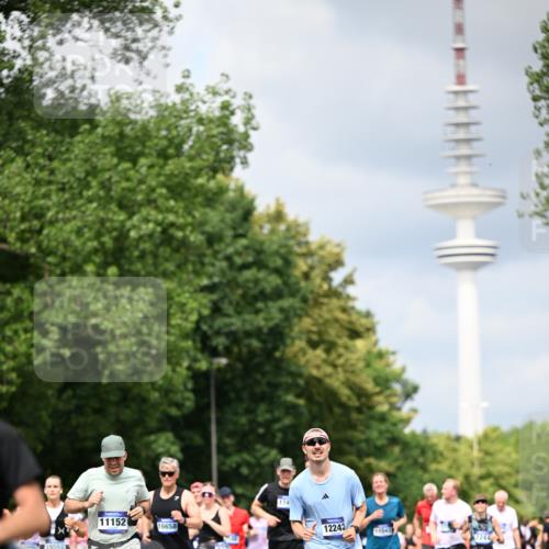 29.06.2025 - hella hamburg halbmarathon Dr. Thomas Lammeyer http://msf.ph/oto/8375572 29.06.2025 10:42:24 Kennedybrücke 1394, 1578, 1791, 1901, 1985, 2124, 3010, 3246, 3286, 3633, 3635, 3636, 3716, 3880, 4414, 4921, 5713, 5790, 5875, 6697, 6930, 7148, 7244, 7371, 7552, 7629, 8539, 8615, 8696, 9391, 9524, 10025, 10146, 11087, 11152, 11164 meine-sportfotos.de
