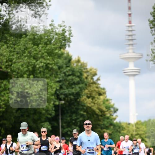 29.06.2025 - hella hamburg halbmarathon Dr. Thomas Lammeyer http://msf.ph/oto/8375589 29.06.2025 10:42:24 Kennedybrücke 1394, 1578, 1791, 1901, 1985, 2124, 3010, 3246, 3286, 3633, 3635, 3636, 3716, 3880, 4414, 4921, 5713, 5790, 5875, 6697, 6930, 7148, 7244, 7371, 7552, 7629, 8539, 8615, 8696, 9391, 9524, 10025, 10146, 11087, 11152, 11164 meine-sportfotos.de