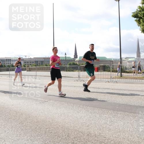 29.06.2025 - hella hamburg halbmarathon Lena Gebhardt http://msf.ph/oto/8375612 29.06.2025 10:02:25 Lombardsbrücke 7343, 10866, 15008, 1128, 1254, 1364, 1432, 1453, 1702, 1733, 2142, 2322, 2323, 2685, 2712, 2819, 3169, 3225, 3780, 3976, 4066, 4985, 5763, 6166, 6295, 6322, 6327, 6708, 6860, 7031, 7049, 7189, 7223, 7243, 7323, 7869, 7888, 8003, 8364, 8662, 8749, 9020, 9021, 9131, 9156, 9353, 9554, 9741, 9928, 9986, 10177, 10295, 10539, 10866, 11191, 11515, 11554, 11670, 11702, 11782, 11871, 11938, 12315, 12316, 12491, 14471, 14660, 14677, 16420 meine-sportfotos.de