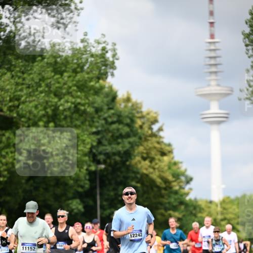 29.06.2025 - hella hamburg halbmarathon Dr. Thomas Lammeyer http://msf.ph/oto/8375633 29.06.2025 10:42:25 Kennedybrücke 1394, 1578, 1596, 1791, 1901, 1985, 2124, 3010, 3246, 3286, 3633, 3635, 3636, 3716, 3880, 4414, 4921, 5713, 5790, 5875, 6930, 7148, 7244, 7371, 7552, 7629, 8539, 8615, 8696, 9391, 9524, 10025, 10146, 11087, 11152, 11164 meine-sportfotos.de