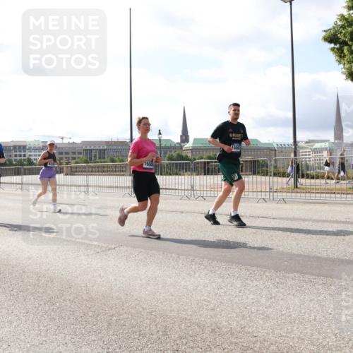 29.06.2025 - hella hamburg halbmarathon Lena Gebhardt http://msf.ph/oto/8375677 29.06.2025 10:02:25 Lombardsbrücke 10866, 15008, 010000, 16067, 1128, 1254, 1364, 1432, 1453, 1702, 1733, 2142, 2322, 2323, 2685, 2712, 2819, 3169, 3225, 3780, 3976, 4066, 4985, 5763, 6166, 6295, 6322, 6327, 6708, 6860, 7031, 7049, 7189, 7223, 7243, 7323, 7869, 7888, 8003, 8364, 8662, 8749, 9020, 9021, 9131, 9156, 9353, 9554, 9741, 9928, 9986, 10177, 10295, 10539, 10866, 11191, 11515, 11554, 11670, 11702, 11782, 11871, 11938, 12315, 12316, 12491, 14471, 14660, 14677, 16420 meine-sportfotos.de