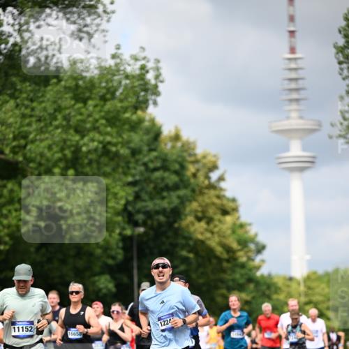29.06.2025 - hella hamburg halbmarathon Dr. Thomas Lammeyer http://msf.ph/oto/8375704 29.06.2025 10:42:25 Kennedybrücke 1394, 1578, 1596, 1791, 1901, 1985, 2124, 3010, 3246, 3286, 3633, 3635, 3636, 3716, 3880, 4414, 4921, 5713, 5790, 5875, 6930, 7148, 7244, 7371, 7552, 7629, 8539, 8615, 8696, 9391, 9524, 10025, 10146, 11087, 11152, 11164 meine-sportfotos.de