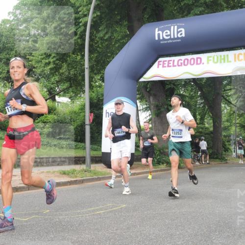 29.06.2025 - hella hamburg halbmarathon KatJ http://msf.ph/oto/8375776 29.06.2025 10:24:26 Zwischen KM18-KM19 1562, 1889, 4944, 5554 meine-sportfotos.de