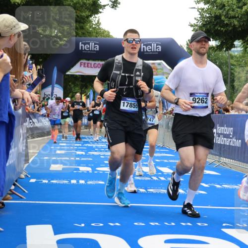 29.06.2025 - hella hamburg halbmarathon Strokosch-Dieckow http://msf.ph/oto/8375777 29.06.2025 10:48:25 Ziel 1537, 3747, 5129, 5362, 5528, 6081, 6923, 7367, 8216, 9262, 9770, 10000, 10860, 11451, 11467, 12149, 12549, 12690, 12840, 13962, 14033, 14990, 15735, 15808, 15917, 17395, 17745, 17855, 17982, 18251, 18790, 18923 meine-sportfotos.de